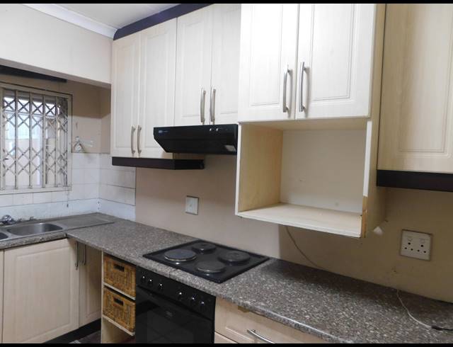 2 BEDROOM SECTIONAL TITLE TO LET IN MONTCLAIR